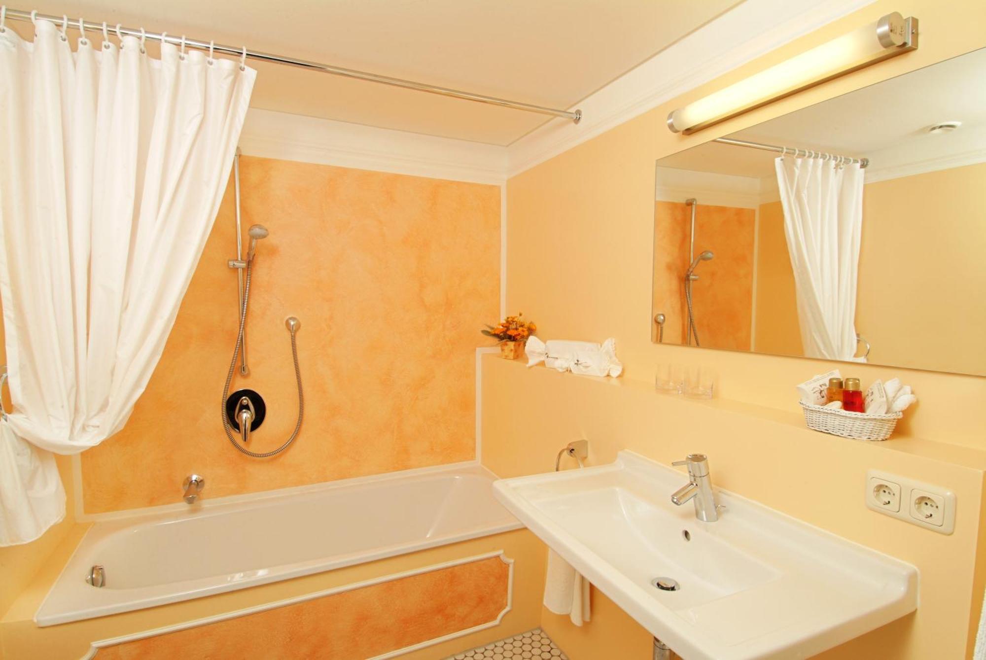 Hotel Leicht Biebelried Bagian luar foto