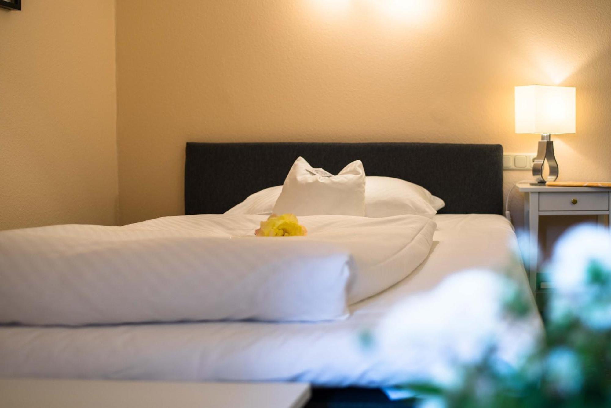 Hotel Leicht Biebelried Bagian luar foto