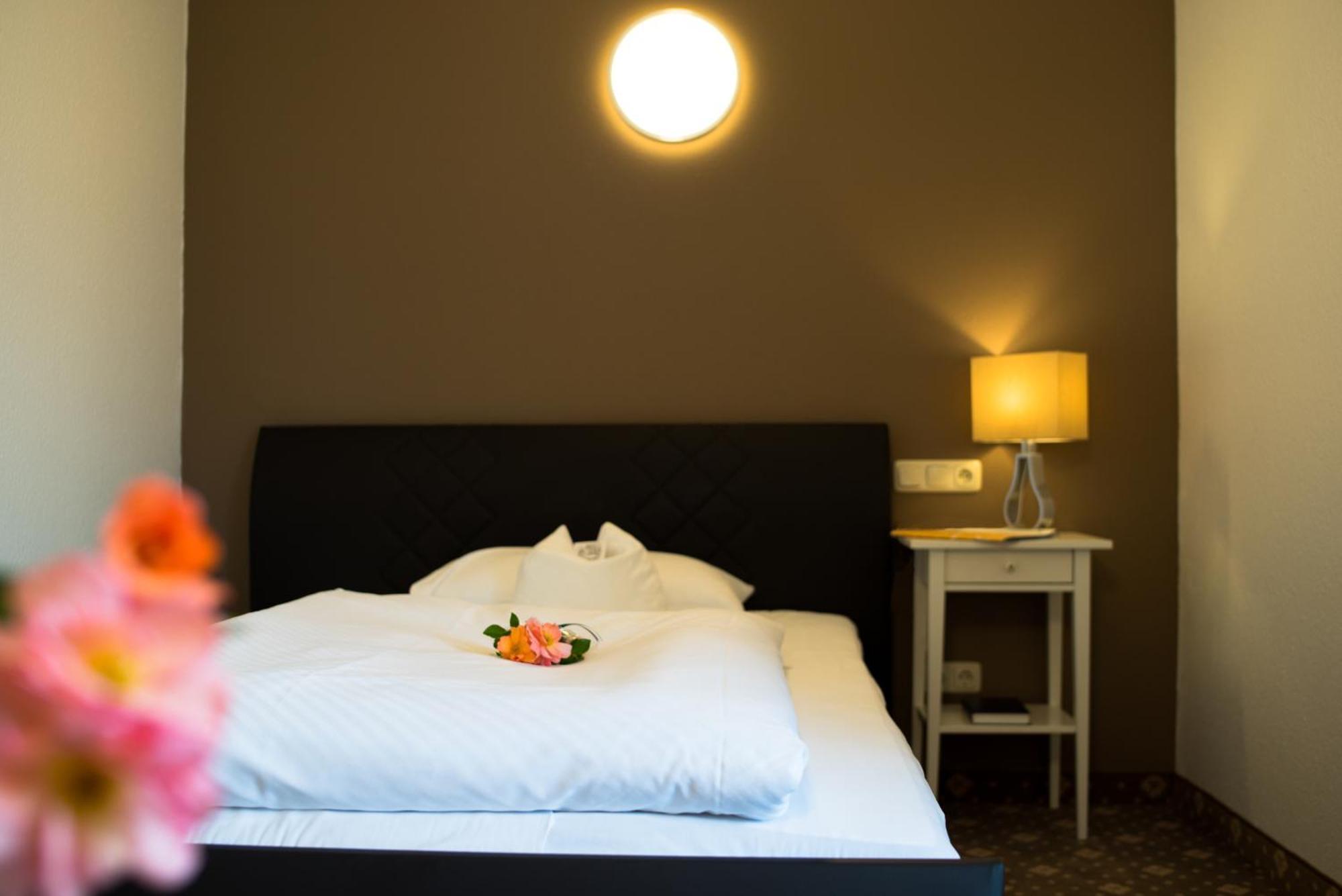 Hotel Leicht Biebelried Bagian luar foto