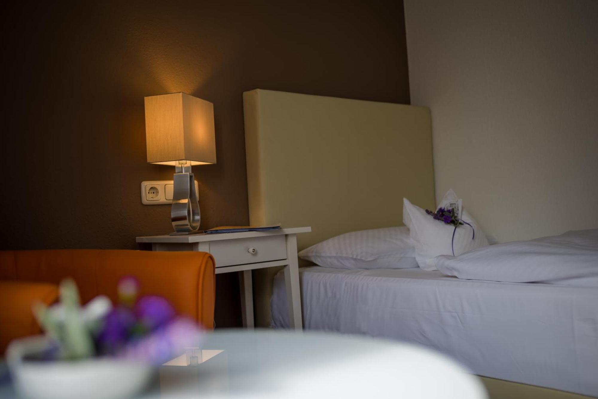 Hotel Leicht Biebelried Bagian luar foto