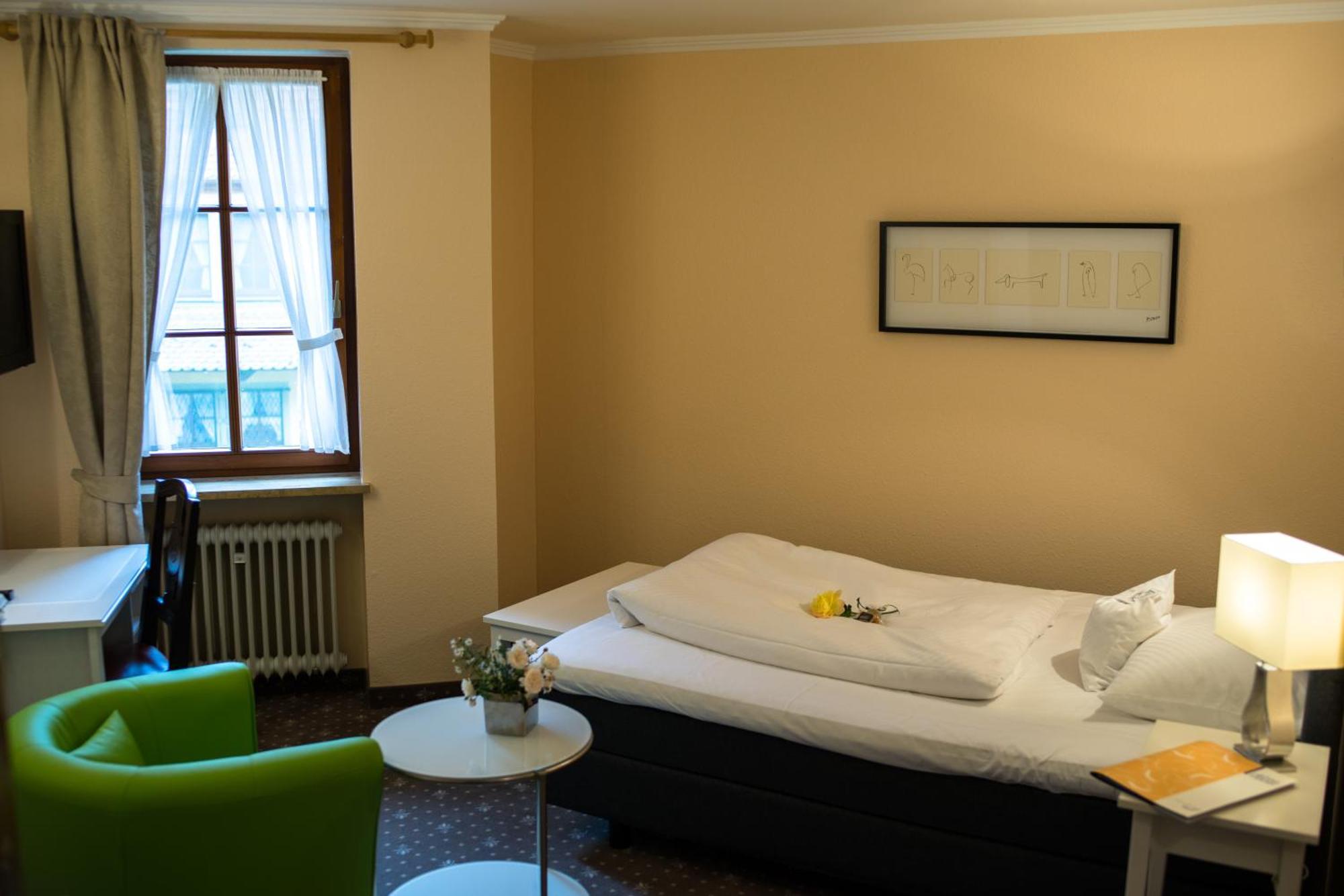 Hotel Leicht Biebelried Bagian luar foto